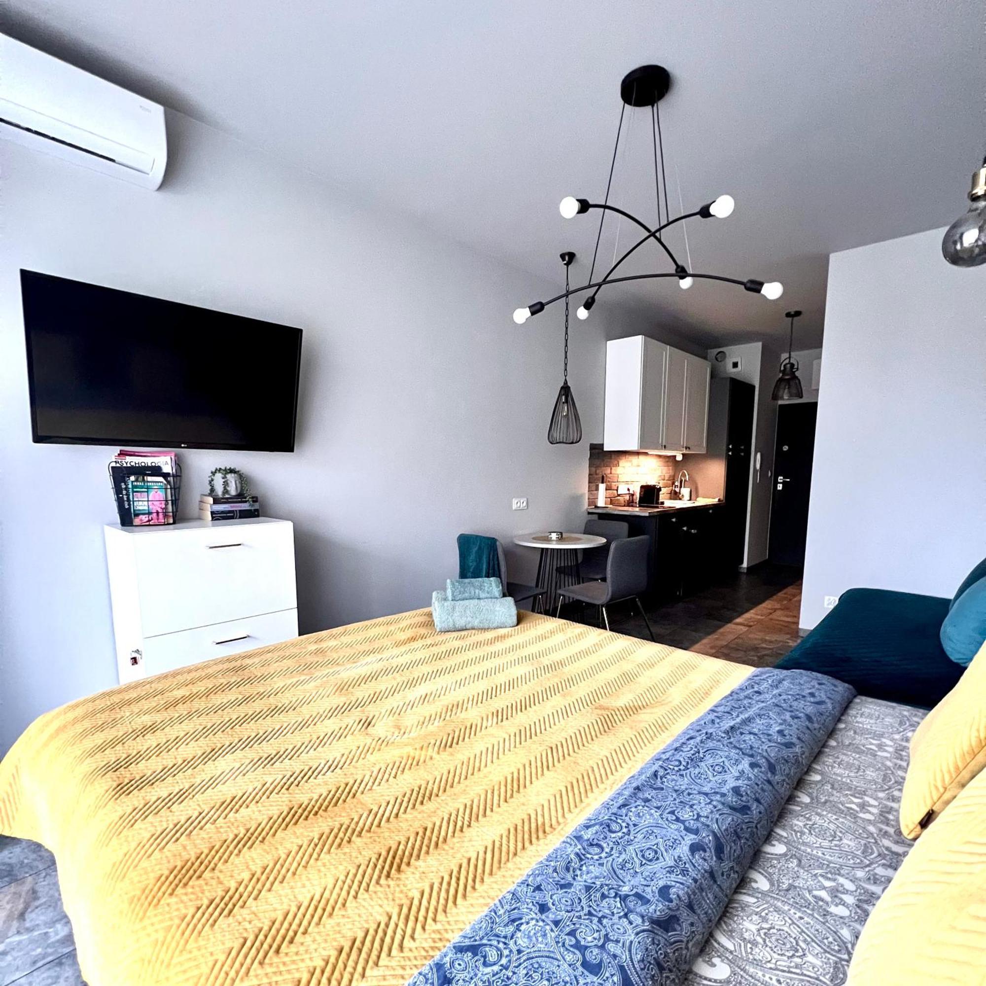 Stylowe Studio Krzemieniecka, Metro Slodowiec, Free Parking By Cosmo Spirit Варшава Экстерьер фото